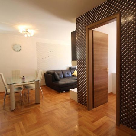 Macadamia Apartment With Garage Parking Split Exterior photo